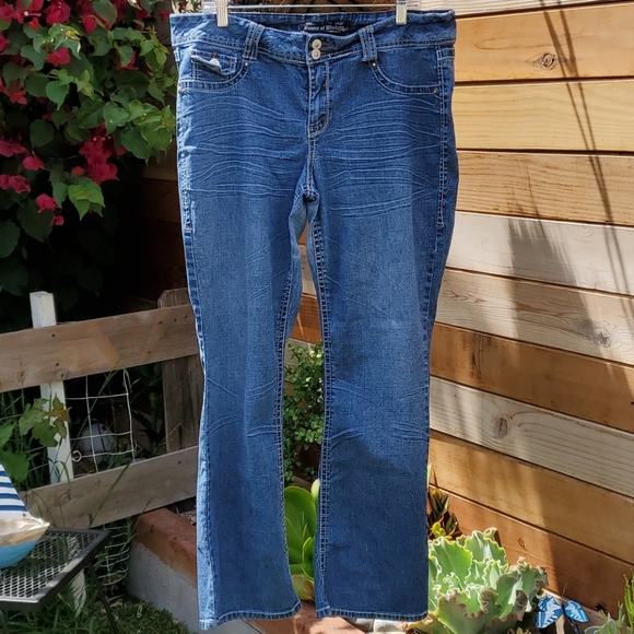 Torrid Source of Wisdom bootcut jeans size 18